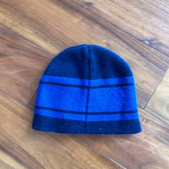 Vancouver canucks toque - Picture 2 of 2